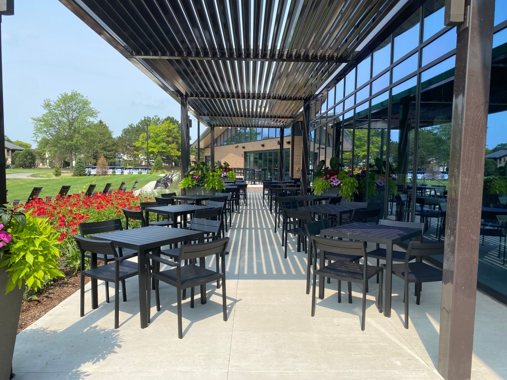 ACORN GRILL + TERRACE Heritage Oaks Golf Club